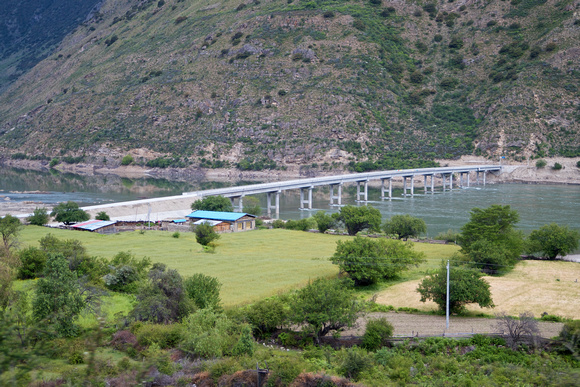 A new bridge across the Yarlung Tsanpo.  The tour will make a loop in the future.