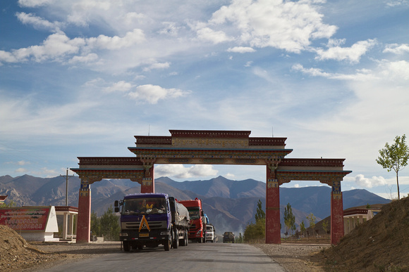 Gate over G318 at the eastern entrance to Shigatse.