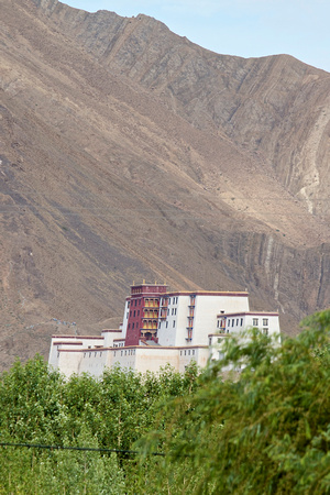 The rebuilt Shigatse Dzong.