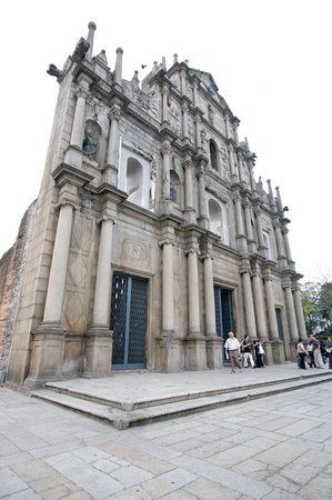 Built 1602-40 as Igreja de Mater Dei, burnt 1835.