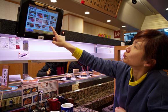 Sushi dinner #1 at the conveyor-belt Mekkemon. One can also order via touchscreen.