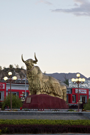 A golden yak "Treasure of the Highlands".