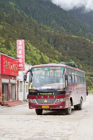 A long distance bus also stopped here for lunch.   Chamdo to Lhasa is 1,100km/680mi.