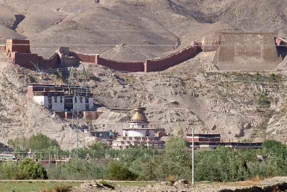 Its Kumbum (十萬佛塔) is the largest chorten in Tibet.