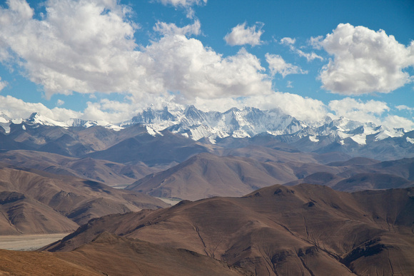 The 8,201m/26,906ft Cho Oyu (卓奧有山) to the west of Everest. 6th highest peak.