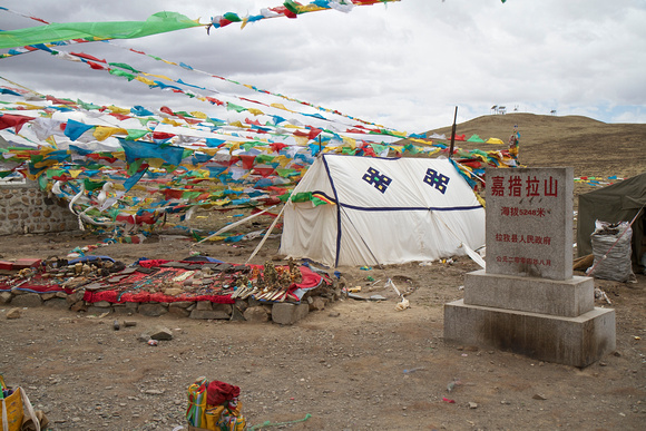 Gyatso-La Pass.  At 5,248m/17,218ft, it is highest point on G318 and 2nd highest point on our trip.