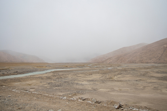 Hitting a brief snowstorm at the border between the Shigatse and Ngari (阿里) Prefectures.