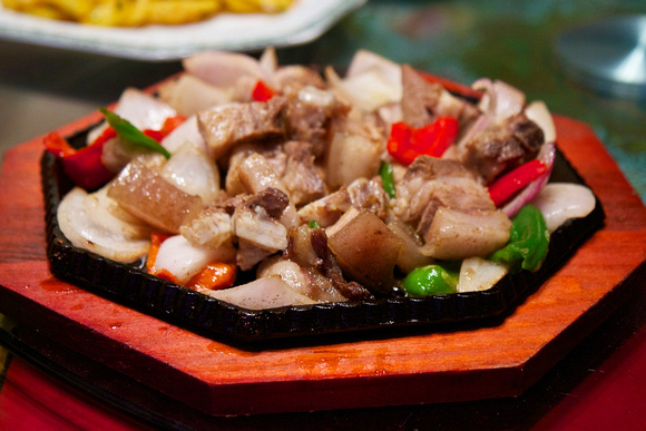 The famous Tibetan pork (藏香豬).  I love it, but others think it's too fat.