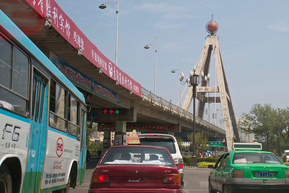 A highway bridge over the Nanchuan River (南川河) in central Xining.