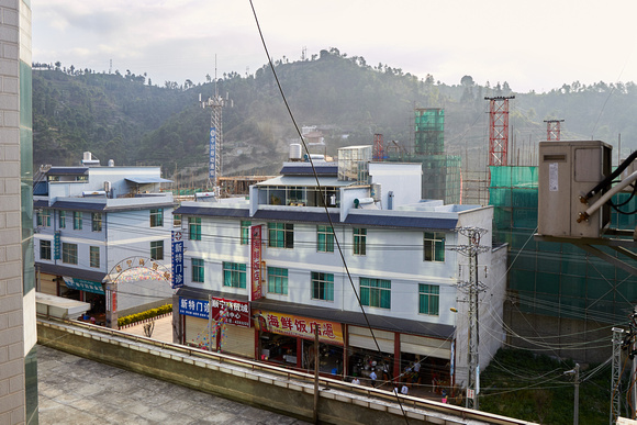View from our room at Taihe Business Hotel 太和商務酒店 in Fengqing 鳳慶.