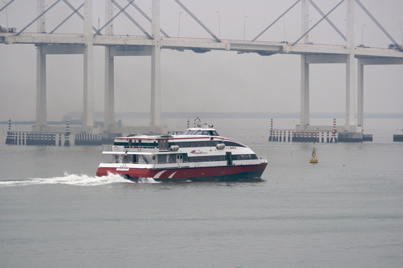 Foilcat "Barca" (日星) departing for Hong Kong.