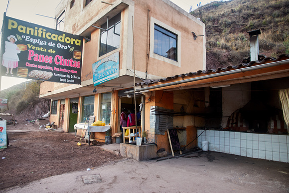 Stopping along Trans-Oceanic Hwy just SE of Cusco to get a huge bag of bread for the next 6 days