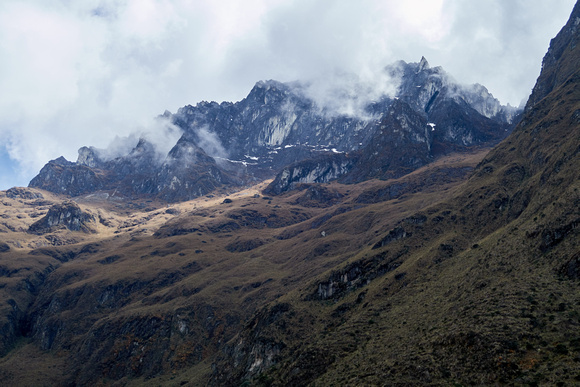 Cerro Casamientuyoc (4,528m/14,857ft) to the NE of the pass