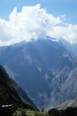 Looking out to Nevado Huayanay from Llulluchapampa.  Bottom is Wayllabamba, 700m below us.