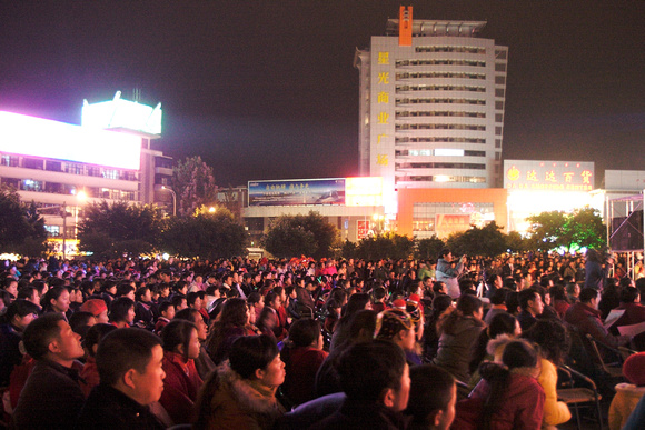 Good crowd for this New Year's Eve event in Xichang's center.