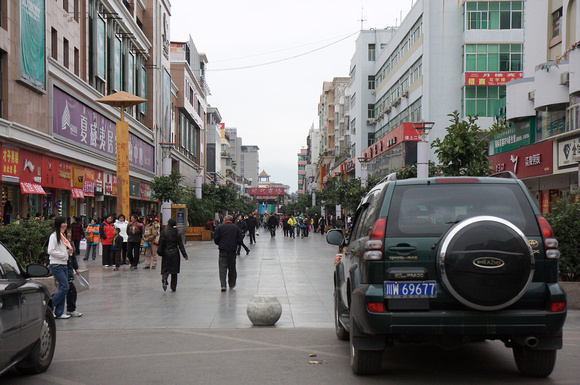 Pedestrian mall in central Xichang.
