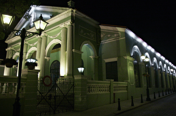 Teatro Dom Pedro V ( 崗頂劇院 ).